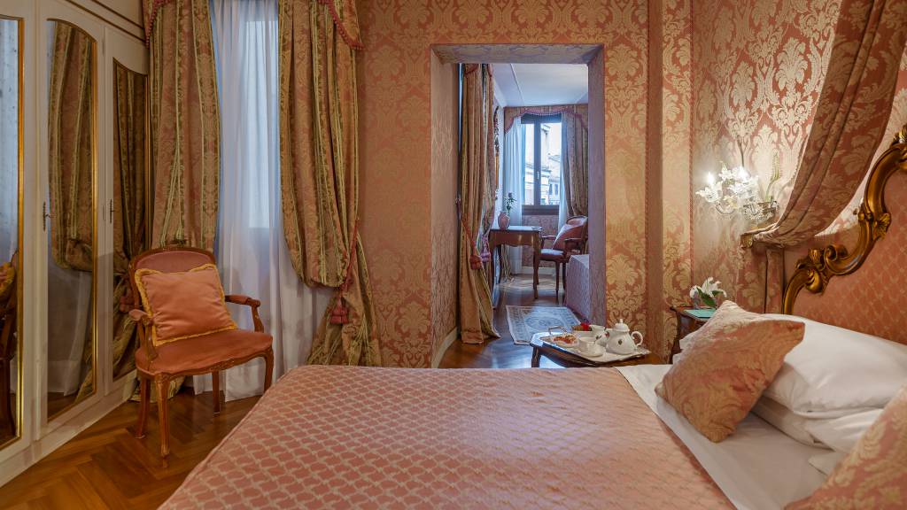 Hotel-Antico-Doge-Venice-Deluxe-Room-112-STANZA