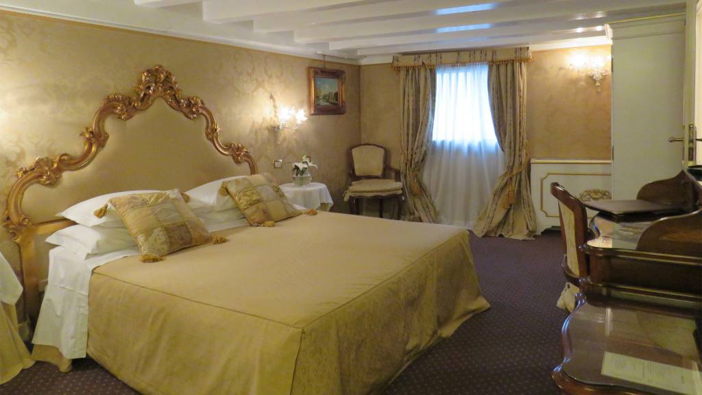 Hotel-Antico-Doge-Venice-Initiale-Room-210-camera