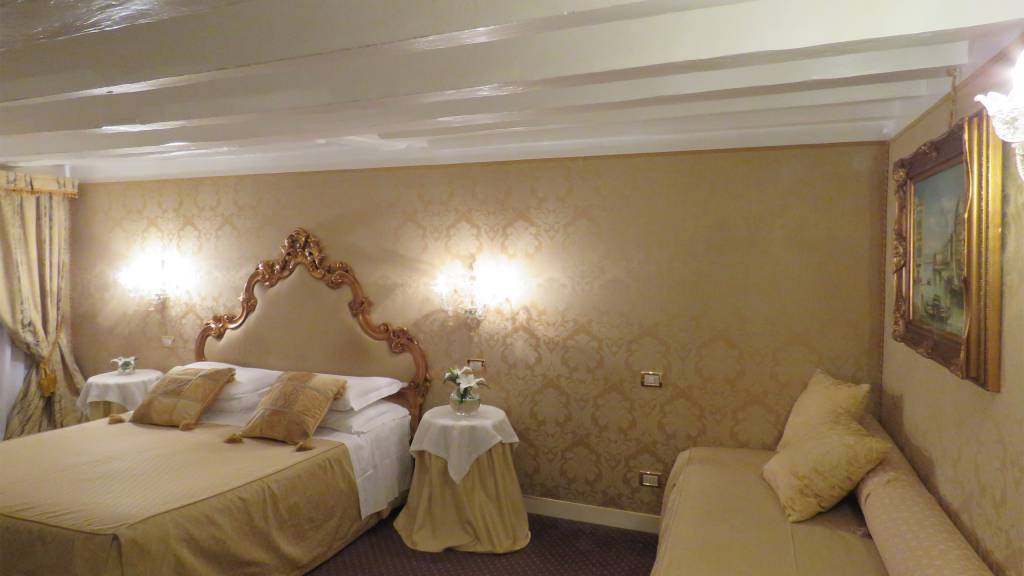 Hotel-Antico-Doge-Venice-Initiale-Room-211-camera