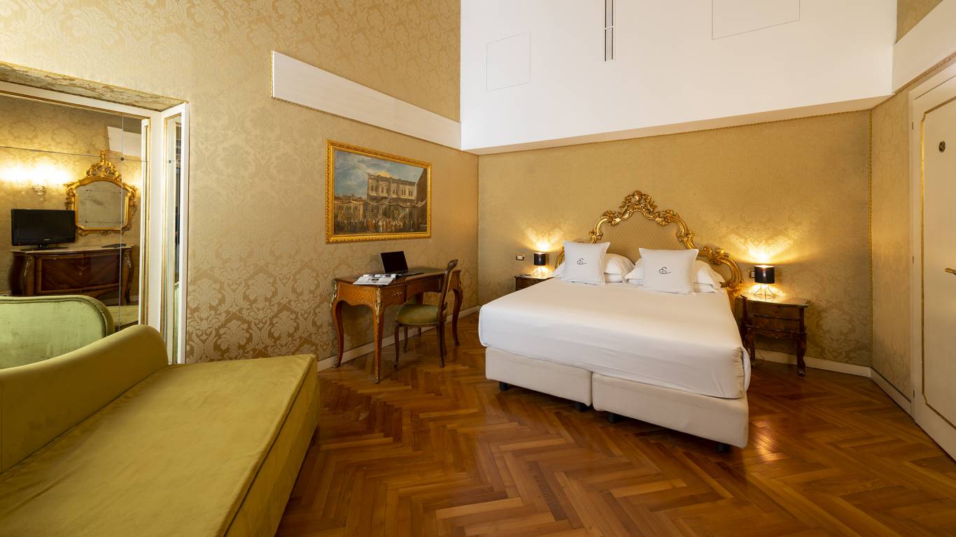 Hotel-Antico-Doge-Venice-Triple-Deluxe-Room-DSC-6884