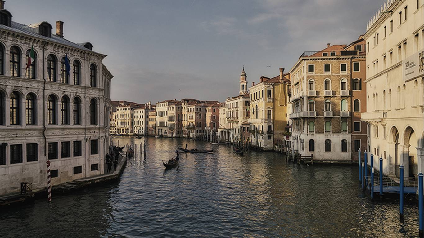 Hotel-Antico-Doge-Venice-04-Panorama-from-Rialto-Bridge-to-the-north-DSC01394