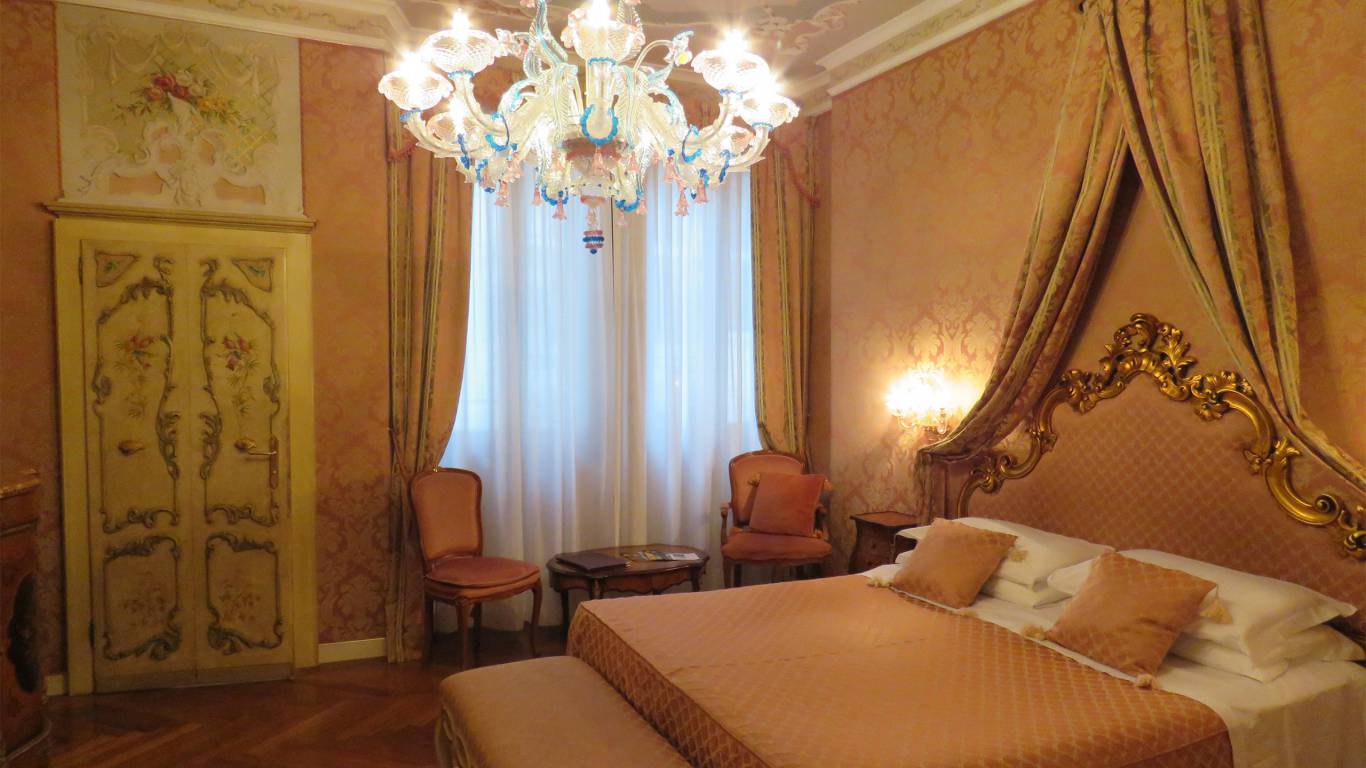 Hotel-Antico-Doge-Venice-Deluxe-Room-2