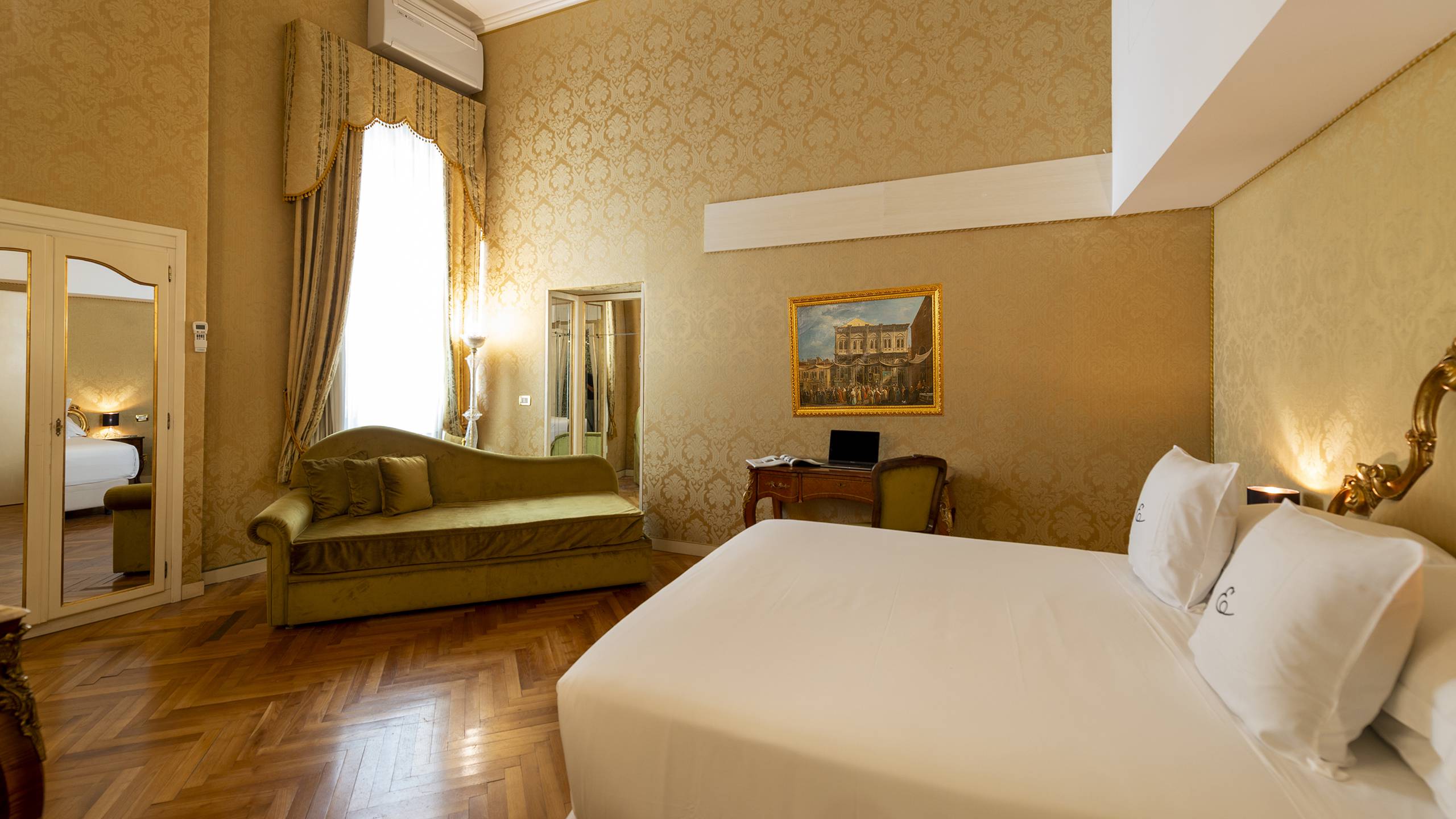 Hotel-Antico-Doge-Venice-Triple-Deluxe-Room-DSC-6886
