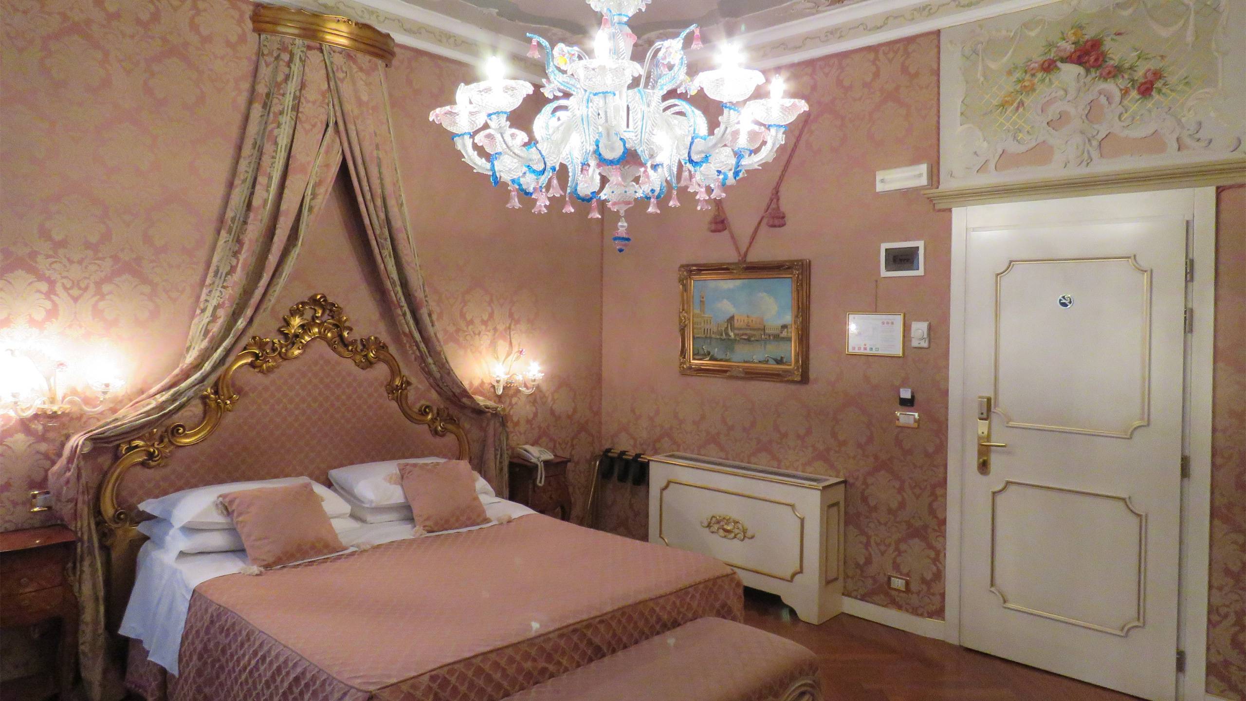 Hotel-Antico-Doge-Venice-Deluxe-Room-1