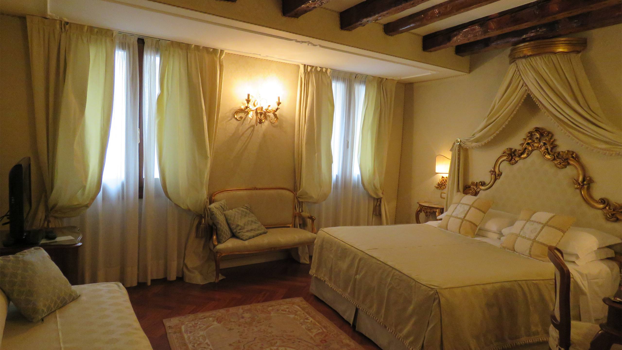 Hotel-Antico-Doge-Venice-Triple-Deluxe-Room-202